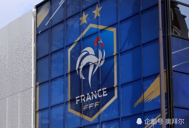 包含法国杯倒计时，法兰克福转会期官宣签约，细节引发关注，媒体盛赞，资深球员宣示担当的词条