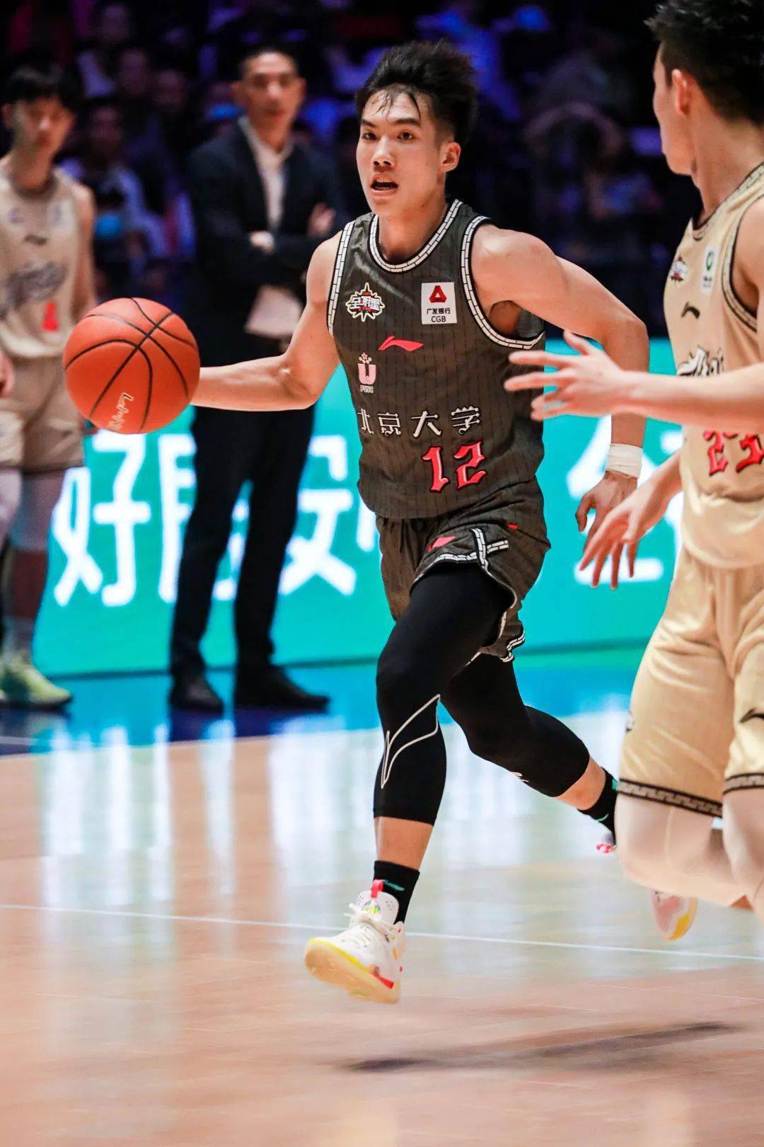关于赛地聚焦——CBA常规赛今夜热度飙升，莱比锡篮板制胜，球迷炸锅，年轻球员得到机会的信息